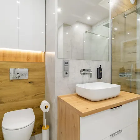 E&m Prestige-19 Pietro Global Luxury Sky View *