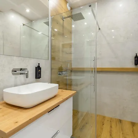 E&m Prestige-19 Pietro Global Luxury Sky View